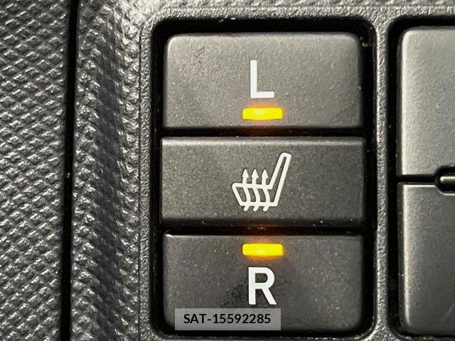 Toyota AQUA 2017-06 8364718-5