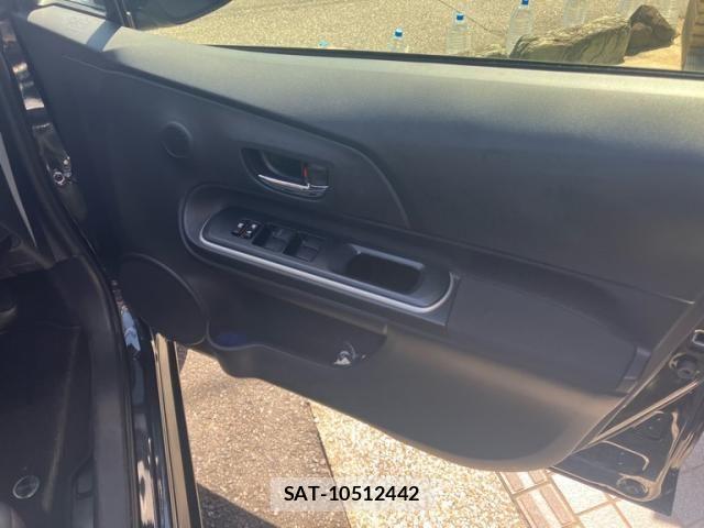 Toyota AQUA 2014-07 8364739-12