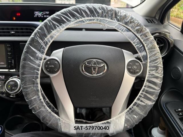 Toyota AQUA 2016-02 8364763-13