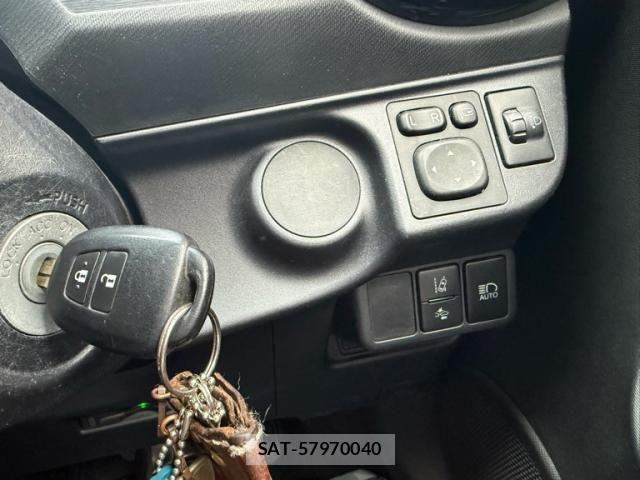 Toyota AQUA 2016-02 8364763-17
