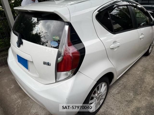 Toyota AQUA 2016-02 8364763-3