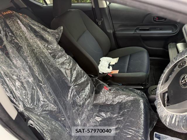 Toyota AQUA 2016-02 8364763-6