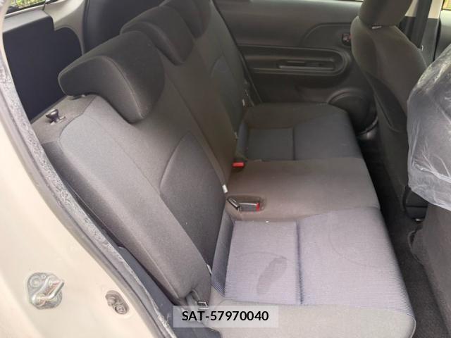 Toyota AQUA 2016-02 8364763-7