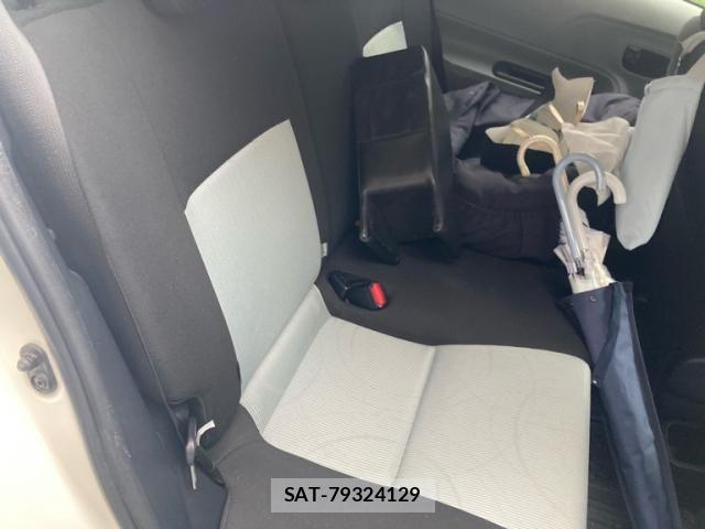Toyota AQUA 2012-09 8364753-25