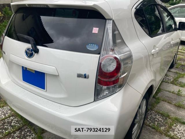 Toyota AQUA 2012-09 8364753-4