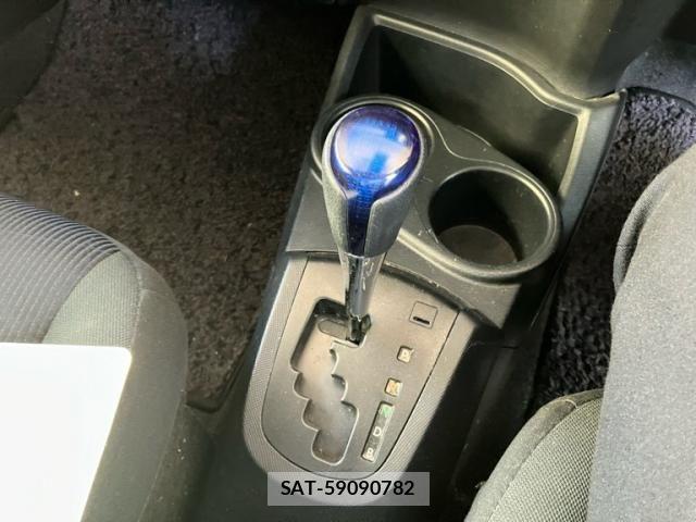 Toyota AQUA 2015-12 8364757-13
