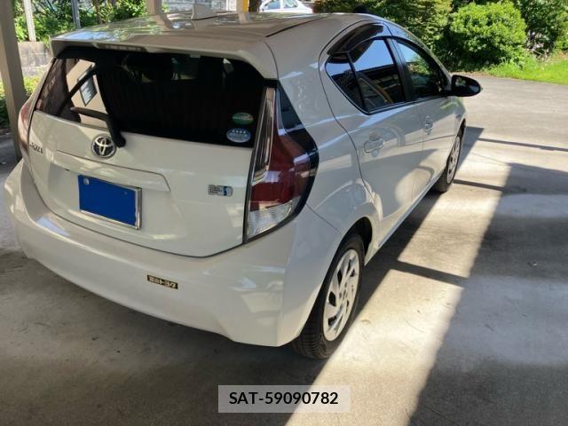 Toyota AQUA 2015-12 8364757-5