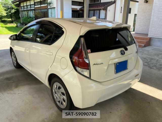 Toyota AQUA 2015-12 8364757-6