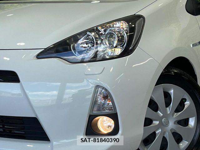 Toyota AQUA 2012-02 8364729-11