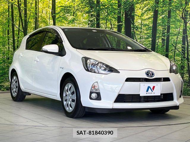 Toyota AQUA 2012-02 8364729-15