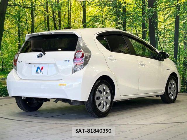 Toyota AQUA 2012-02 8364729-16