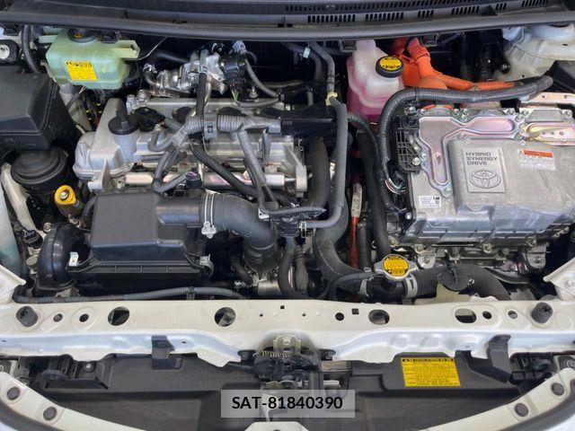 Toyota AQUA 2012-02 8364729-17