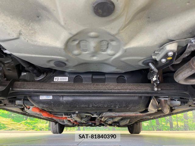 Toyota AQUA 2012-02 8364729-18