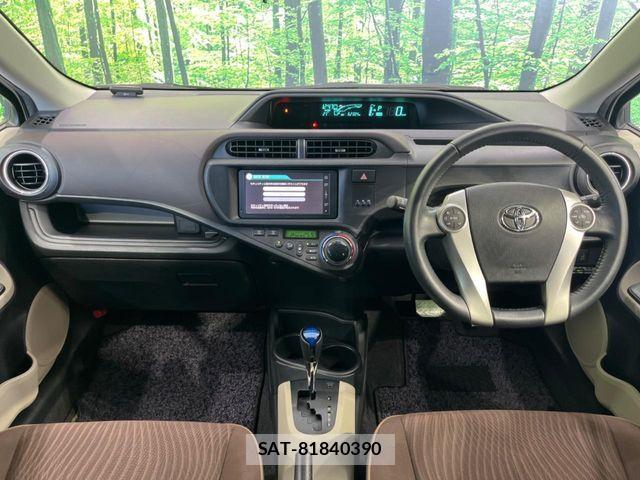 Toyota AQUA 2012-02 8364729-1