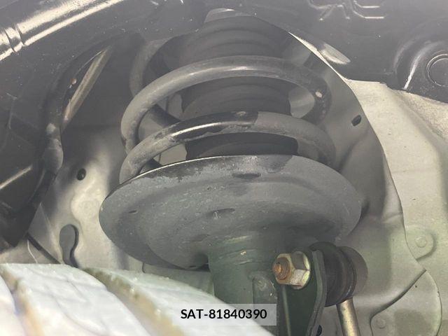 Toyota AQUA 2012-02 8364729-19