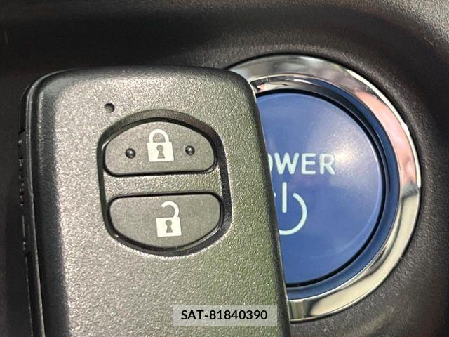 Toyota AQUA 2012-02 8364729-4