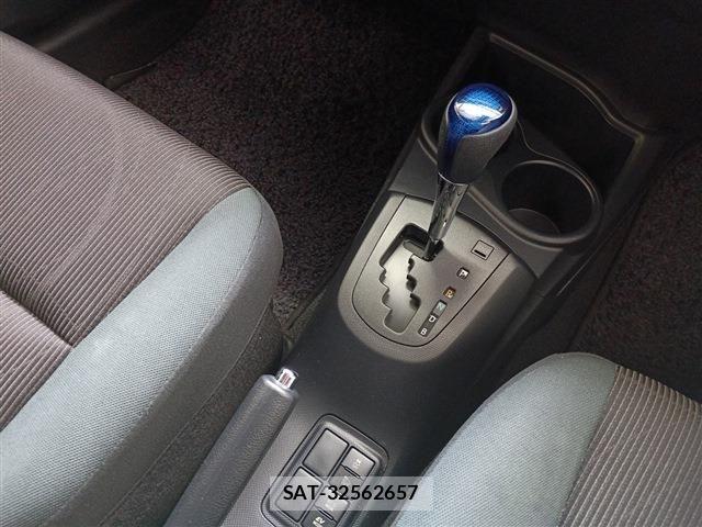 Toyota AQUA 2016-10 8364720-10