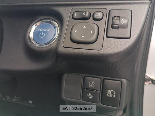 Toyota AQUA 2016-10 8364720-11