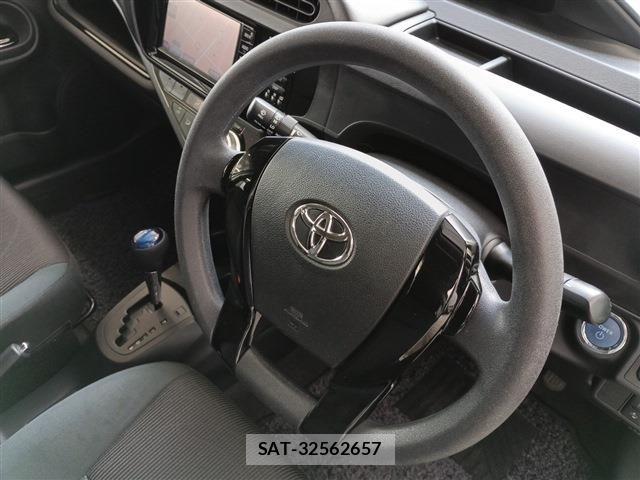 Toyota AQUA 2016-10 8364720-12