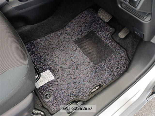 Toyota AQUA 2016-10 8364720-14
