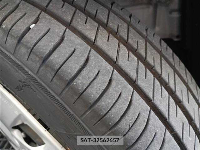 Toyota AQUA 2016-10 8364720-16