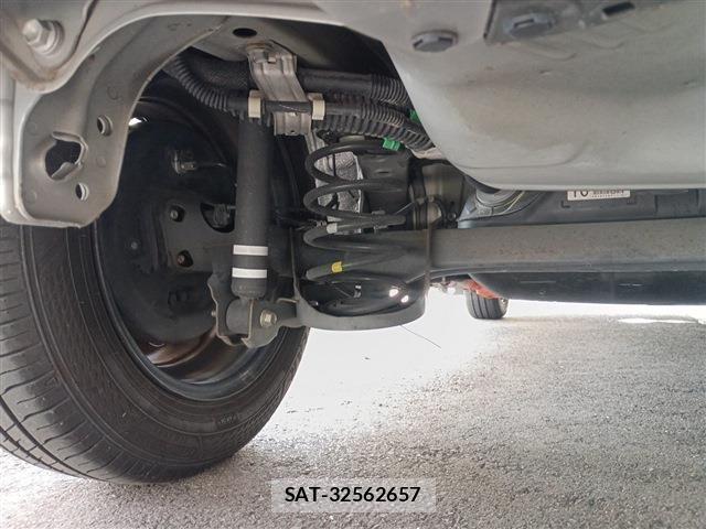 Toyota AQUA 2016-10 8364720-18