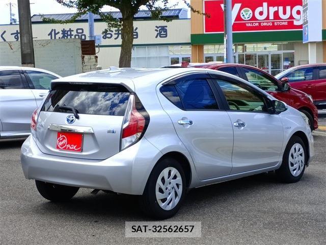 Toyota AQUA 2016-10 8364720-2