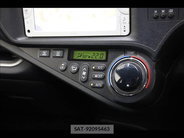 Toyota AQUA 2013-07 8364748-9