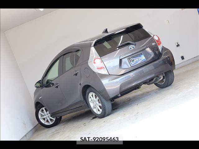 Toyota AQUA 2013-07 8364748-10