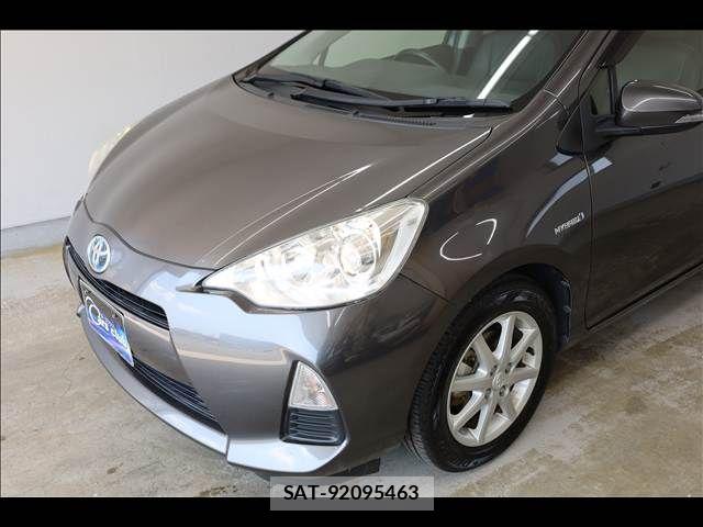Toyota AQUA 2013-07 8364748-12