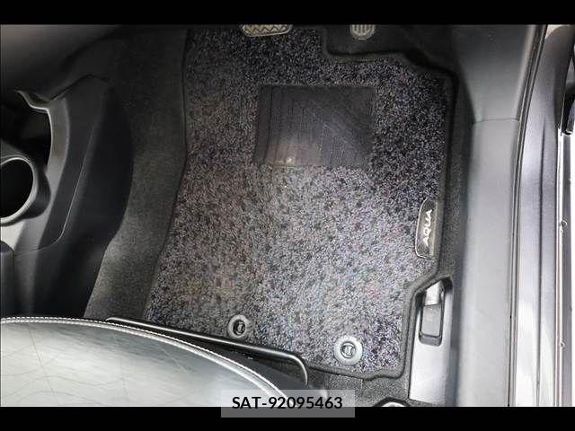 Toyota AQUA 2013-07 8364748-14