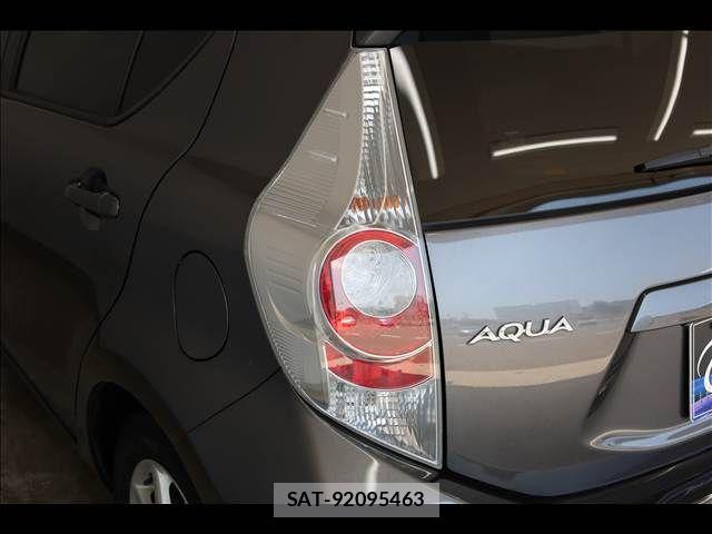 Toyota AQUA 2013-07 8364748-18