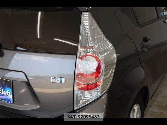 Toyota AQUA 2013-07 8364748-19