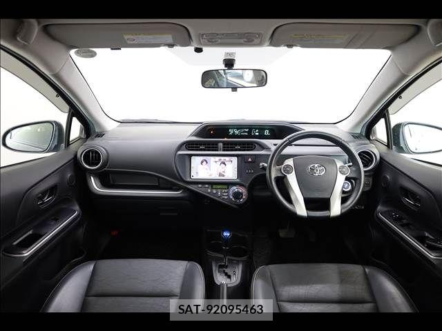 Toyota AQUA 2013-07 8364748-2