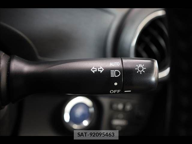 Toyota AQUA 2013-07 8364748-6