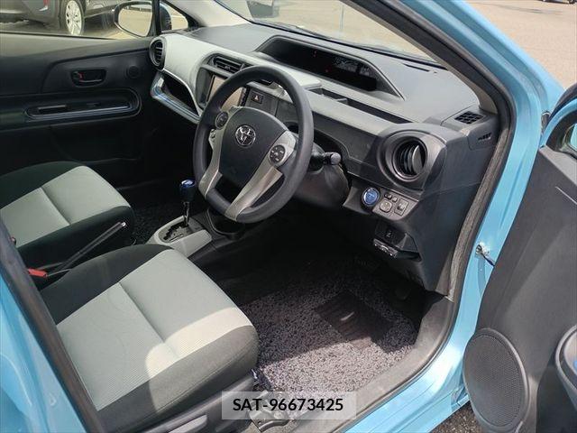 Toyota AQUA 2014-10 8364740-15