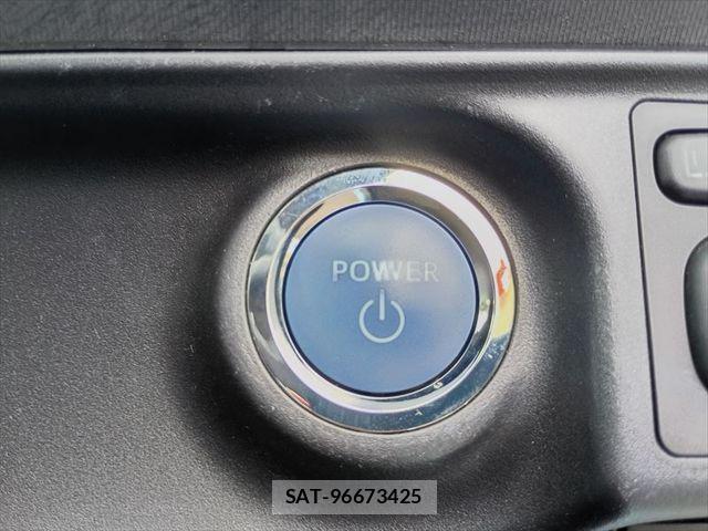 Toyota AQUA 2014-10 8364740-21