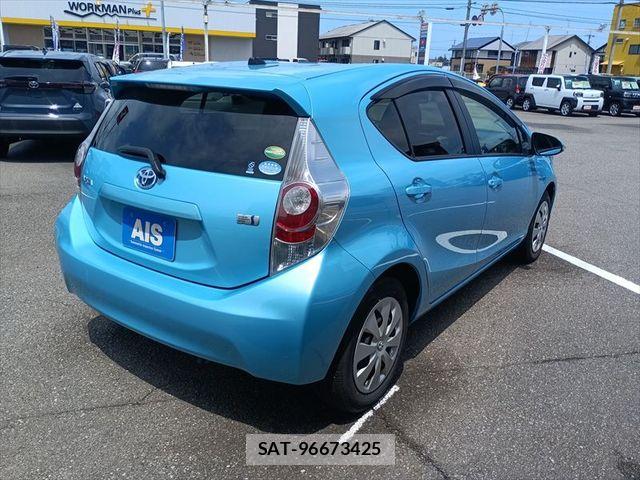 Toyota AQUA 2014-10 8364740-2