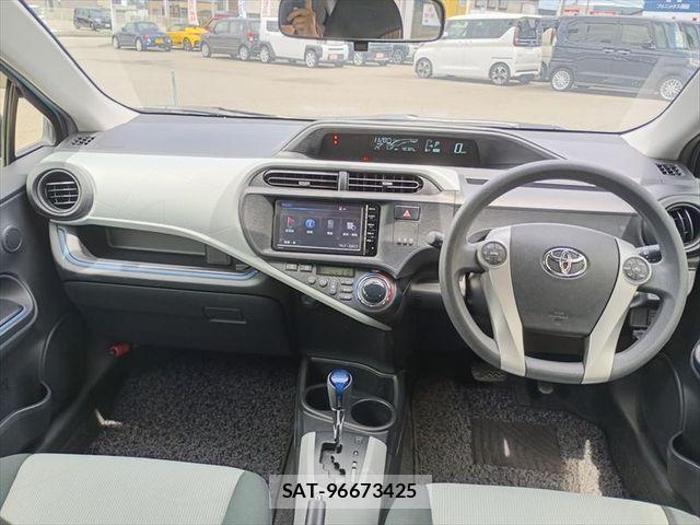 Toyota AQUA 2014-10 8364740-5