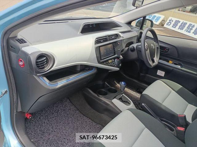 Toyota AQUA 2014-10 8364740-6