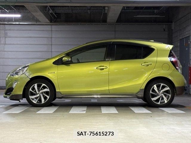 Toyota AQUA 2015-08 8364743-17