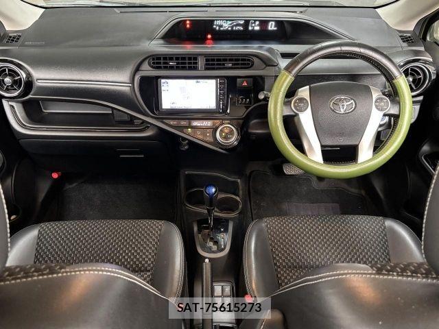Toyota AQUA 2015-08 8364743-1