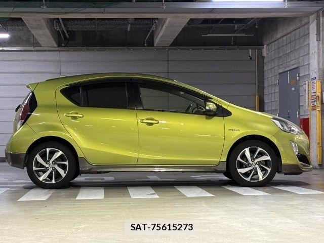 Toyota AQUA 2015-08 8364743-20