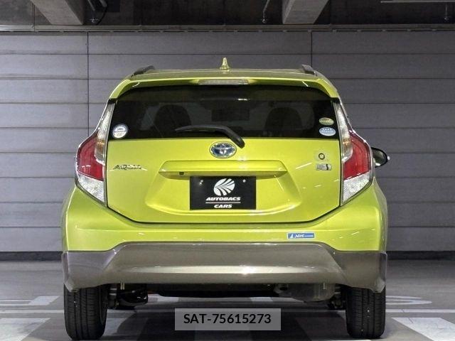 Toyota AQUA 2015-08 8364743-21