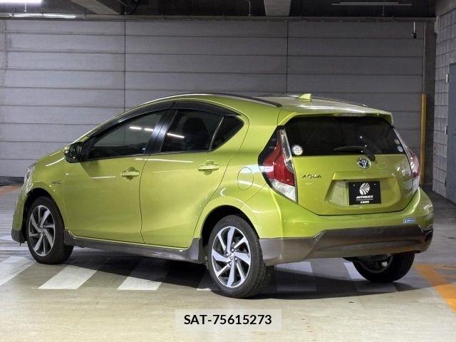 Toyota AQUA 2015-08 8364743-22