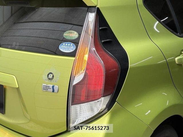 Toyota AQUA 2015-08 8364743-25