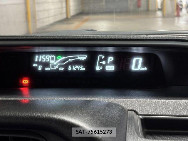 Toyota AQUA 2015-08 8364743-29