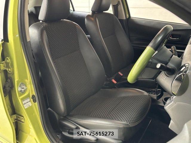 Toyota AQUA 2015-08 8364743-4