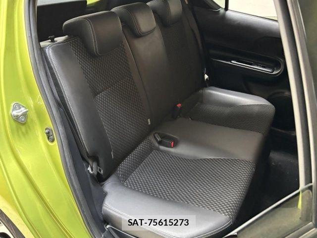 Toyota AQUA 2015-08 8364743-6