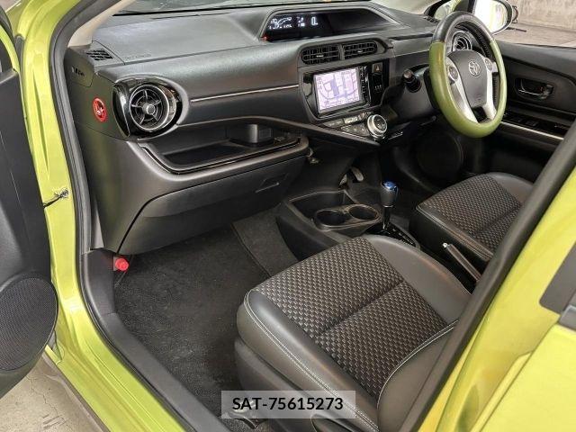 Toyota AQUA 2015-08 8364743-7